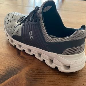 On Cloudswift Running Shoe (M 9.5/W11)